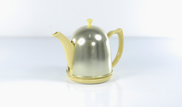 Hall China Co. Coverlet teapot
